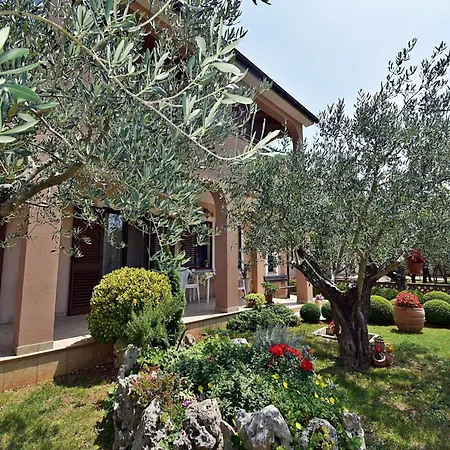 Appartamento In Near Hidrobaza Pola