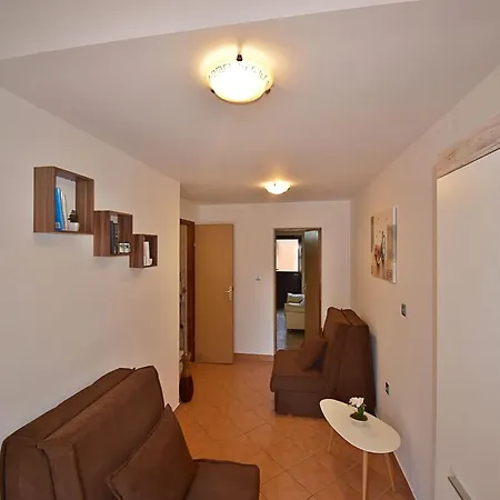 In Near Hidrobaza Apartment Pula